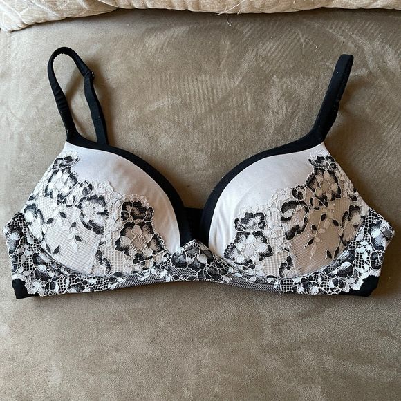 Victoria's Secret Other - Victorias Secret Body By Victoria No-Wire Bra 36B